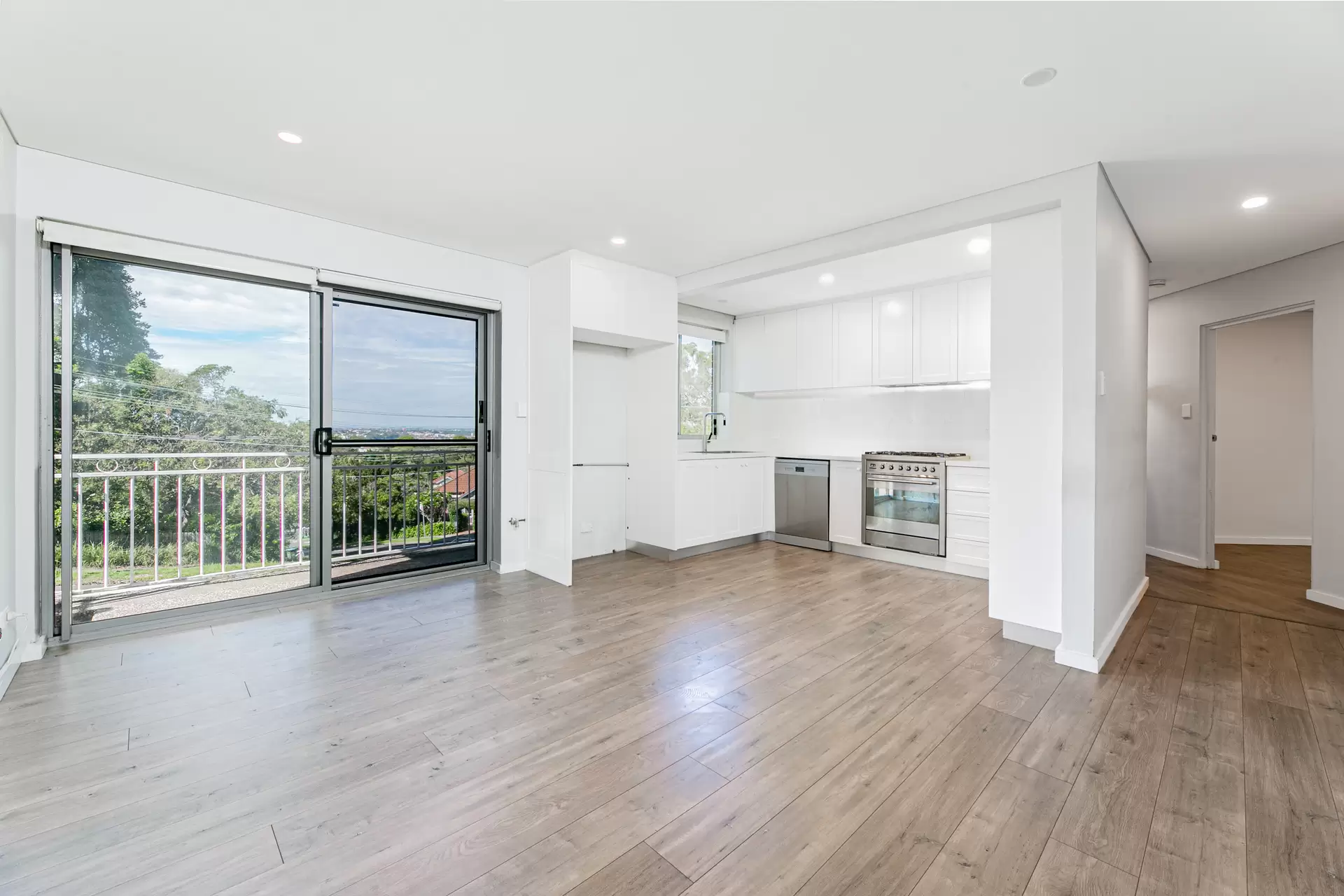 1/20 Bellevue Avenue, Greenwich Leased by The Marshall Group - image 1