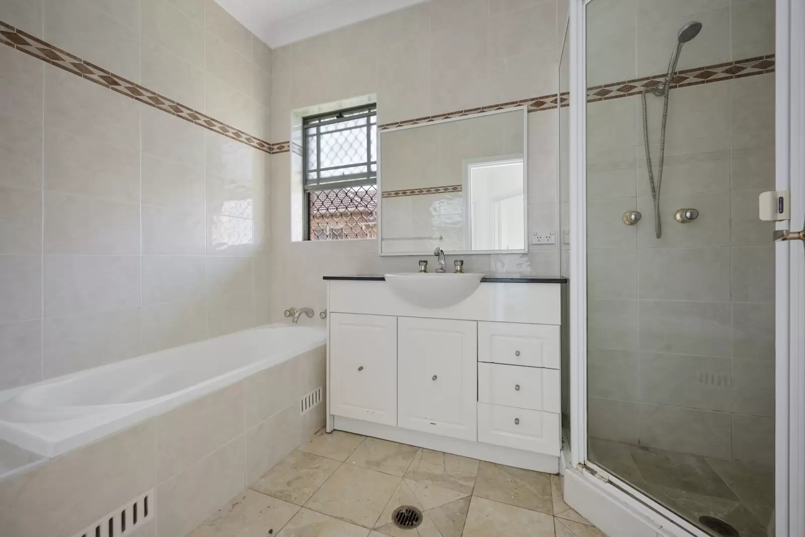 1/12-18 Russell Avenue, Lindfield Leased by The Marshall Group - image 5