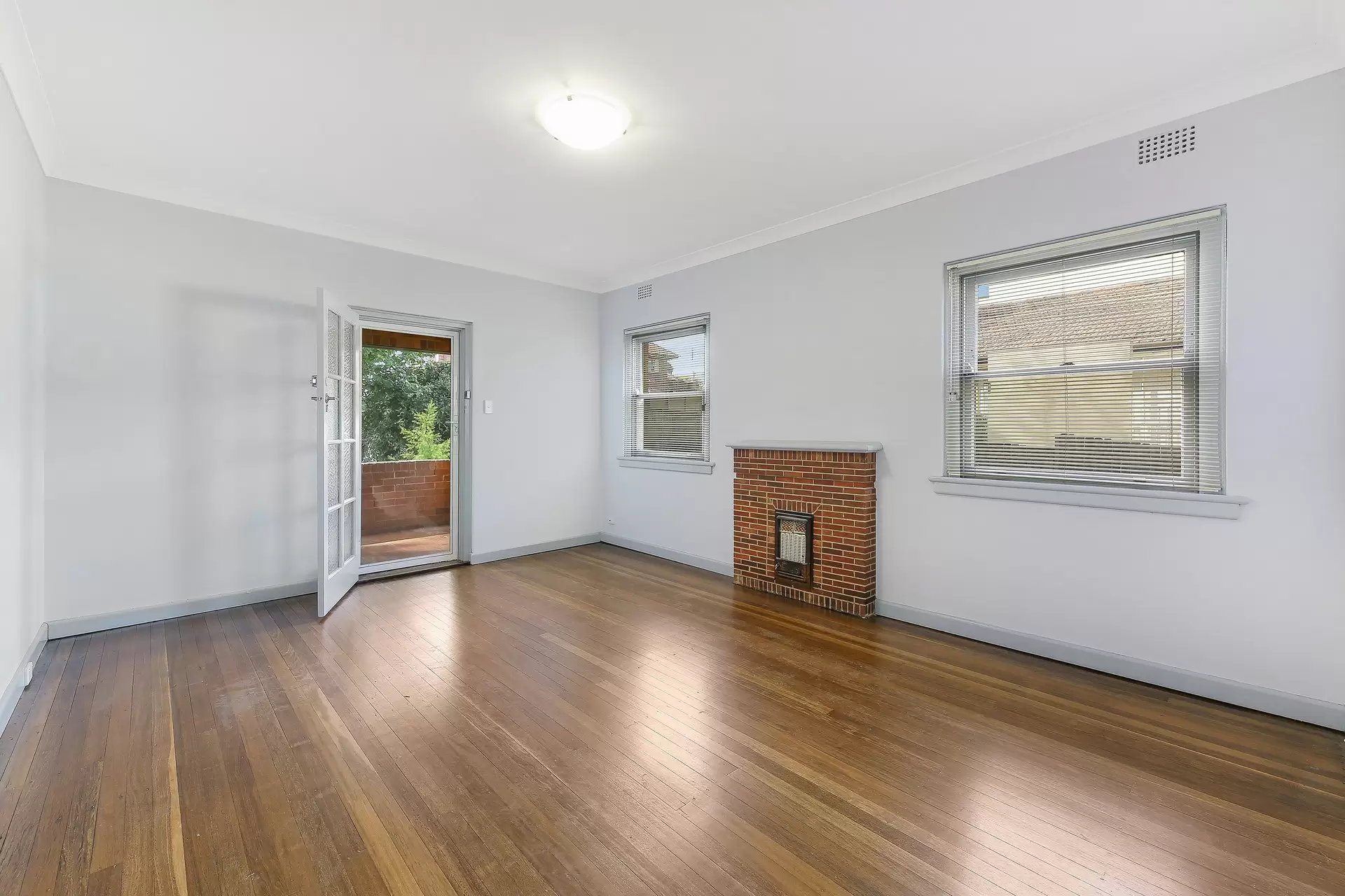 1/698 Pacific Highway, Killara Leased by The Marshall Group - image 1