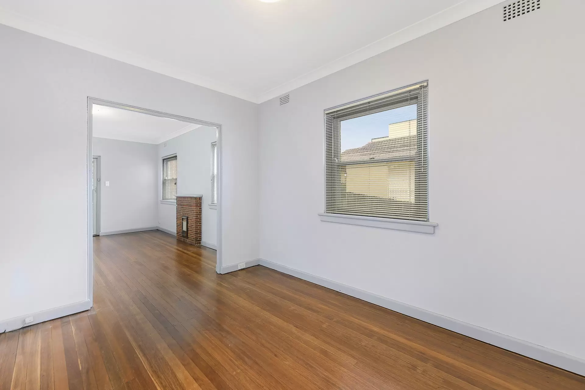 1/698 Pacific Highway, Killara Leased by The Marshall Group - image 3