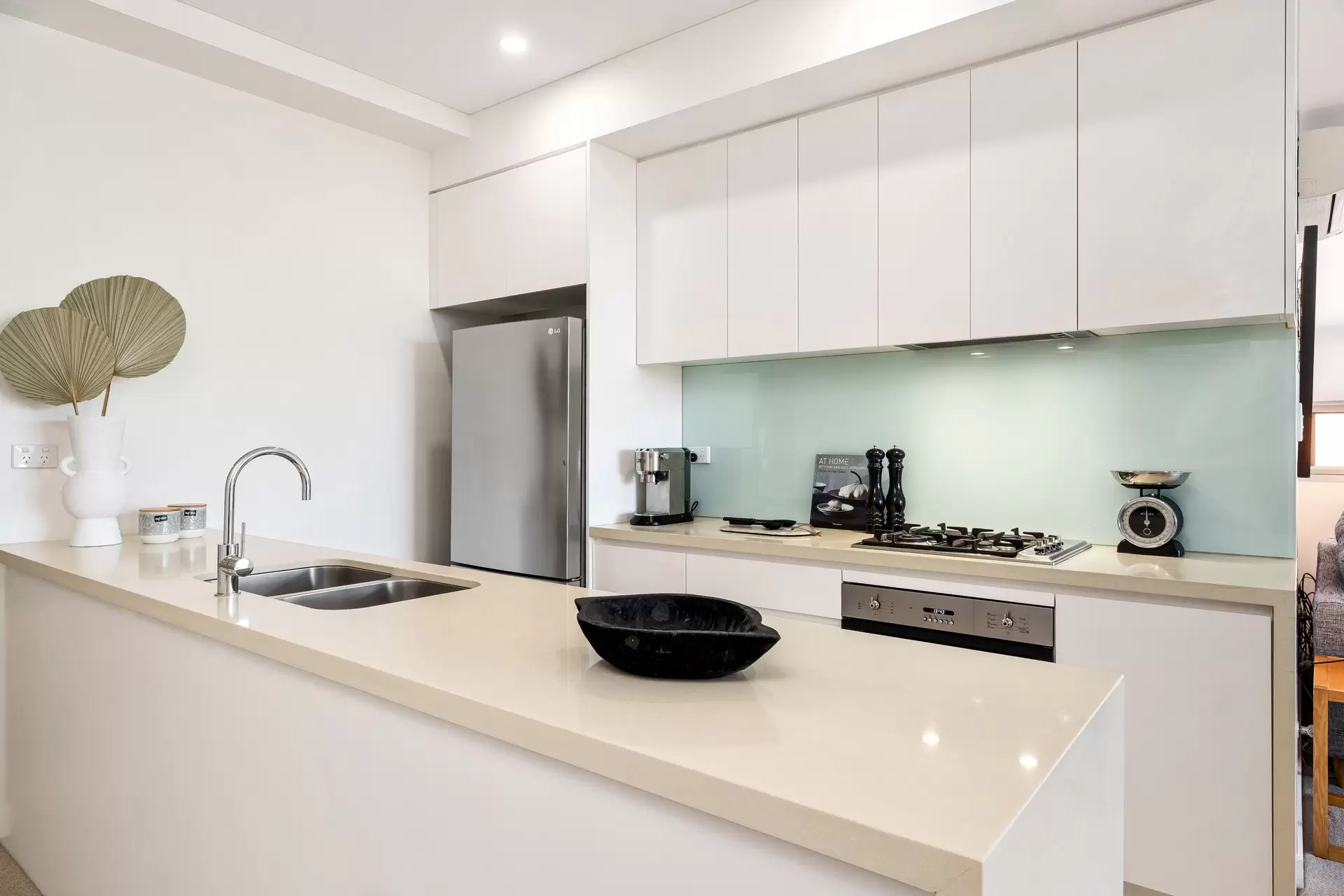 301/77 Ridge Street, Gordon Leased by The Marshall Group - image 5
