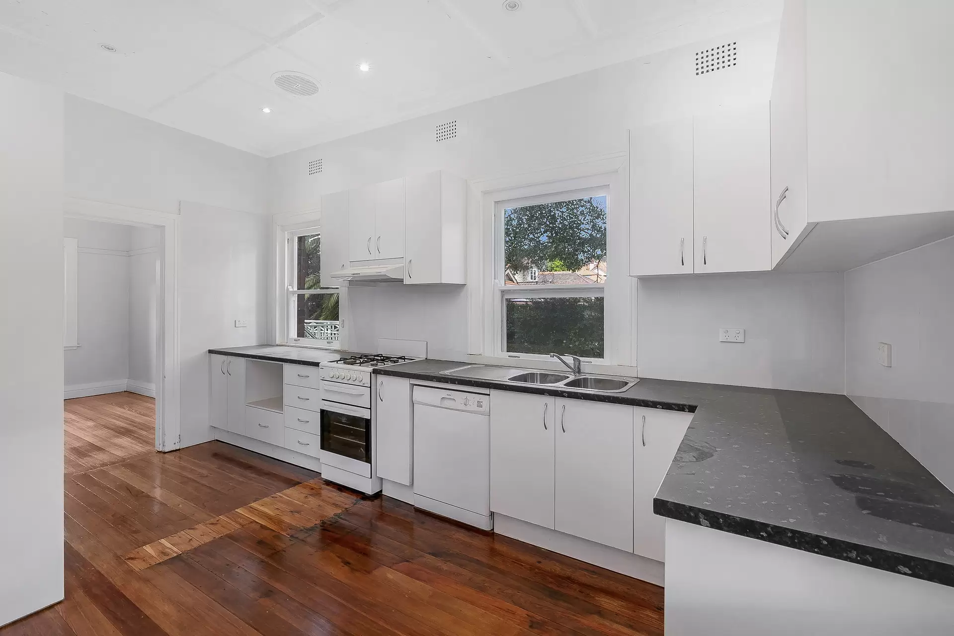 28 Middle Harbour Road, Lindfield Leased by The Marshall Group - image 3