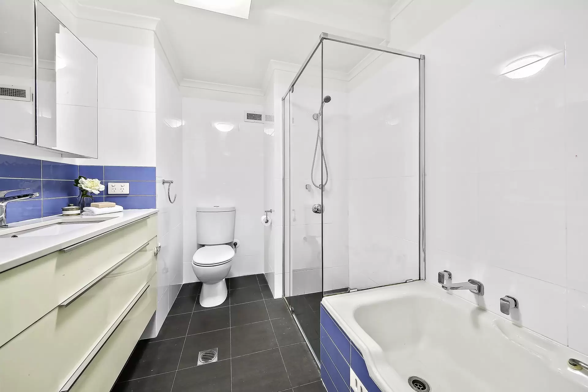 13/5-7 Spencer Road, Killara Leased by The Marshall Group - image 3