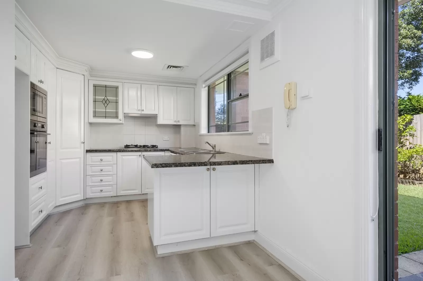 1/12-18 Russell Avenue, Lindfield Leased by The Marshall Group - image 2