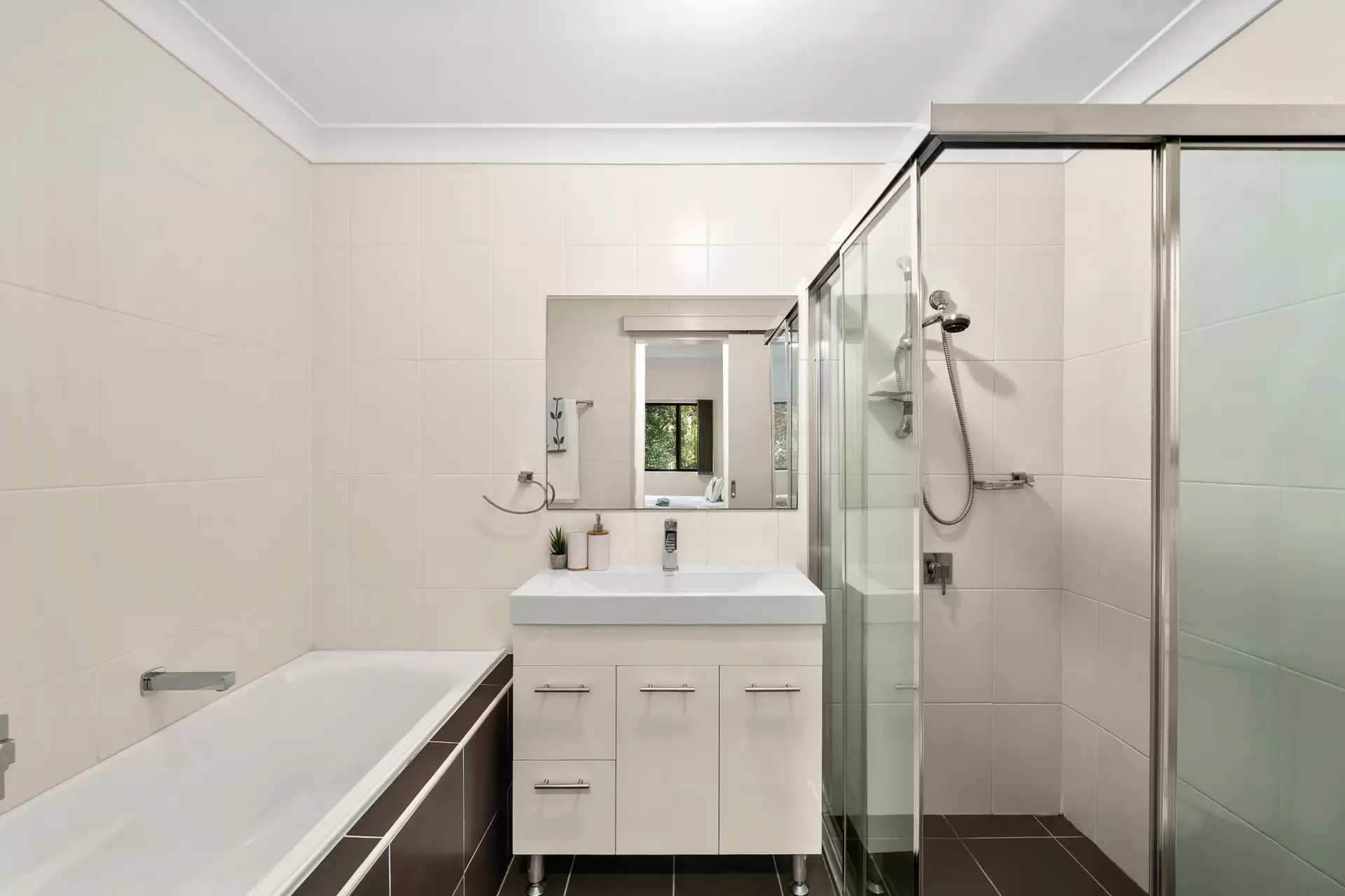 402/3-5 Clydesdale Place, Pymble Sold by The Marshall Group - image 5