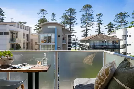 12/18 Malvern Avenue, Manly Sold by The Marshall Group