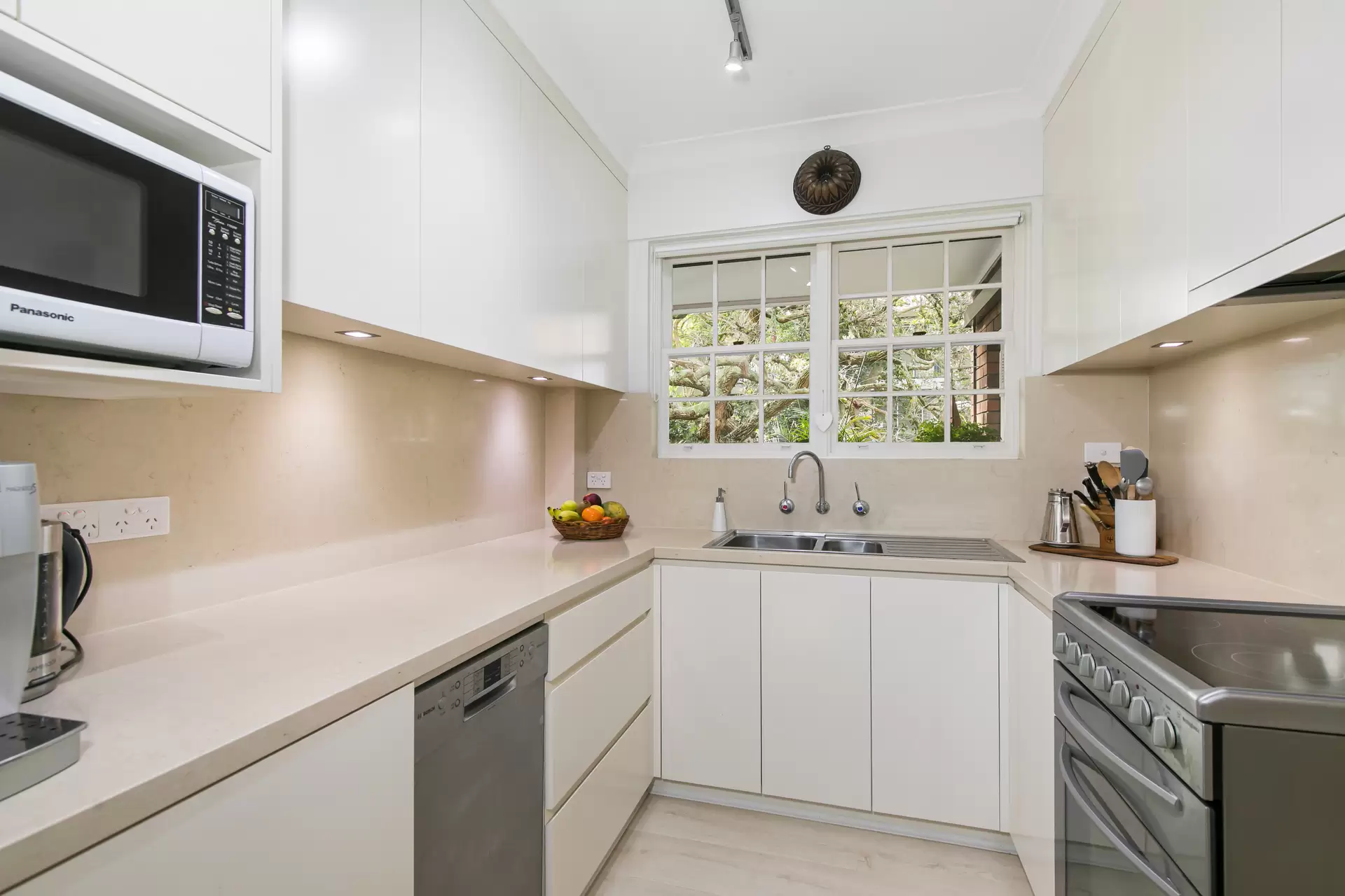 8/6 Coonanbarra Road, Wahroonga Sold by The Marshall Group - image 2