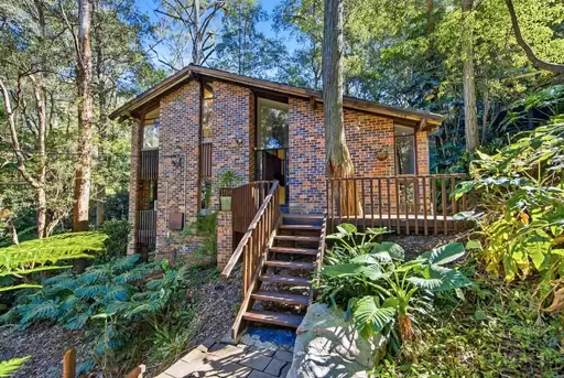 57 Campbell Drive, Wahroonga Leased by The Marshall Group