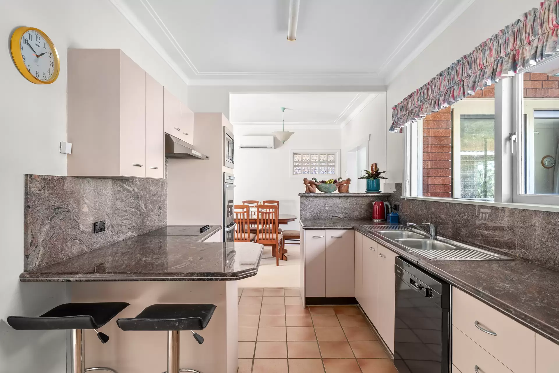 37 Bolwarra Avenue, West Pymble Sold by The Marshall Group - image 4