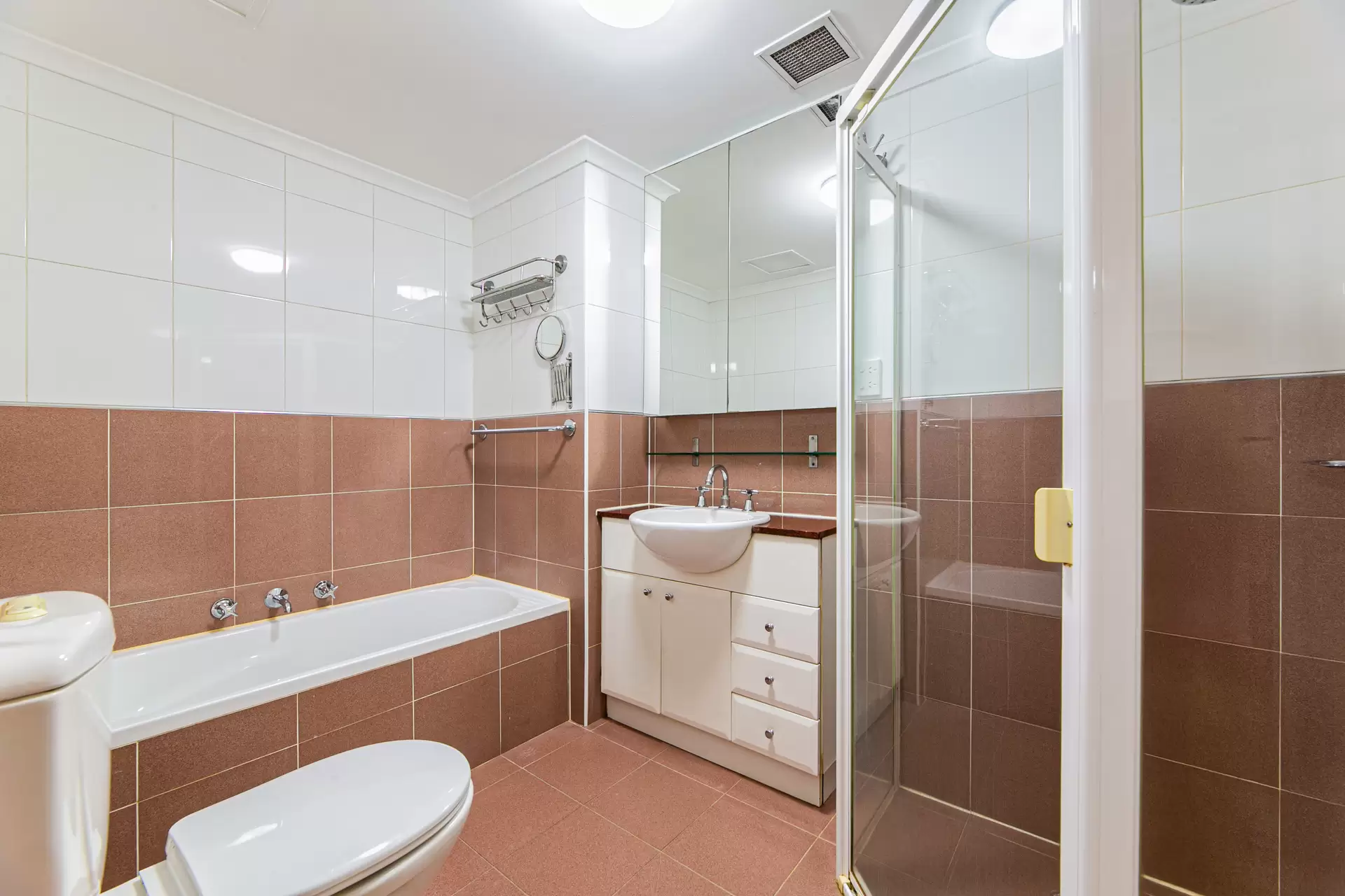 2/20-22 College Crescent, Hornsby Leased by The Marshall Group - image 4