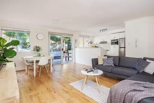 2/4 Campbell Parade, Manly Vale Sold by The Marshall Group