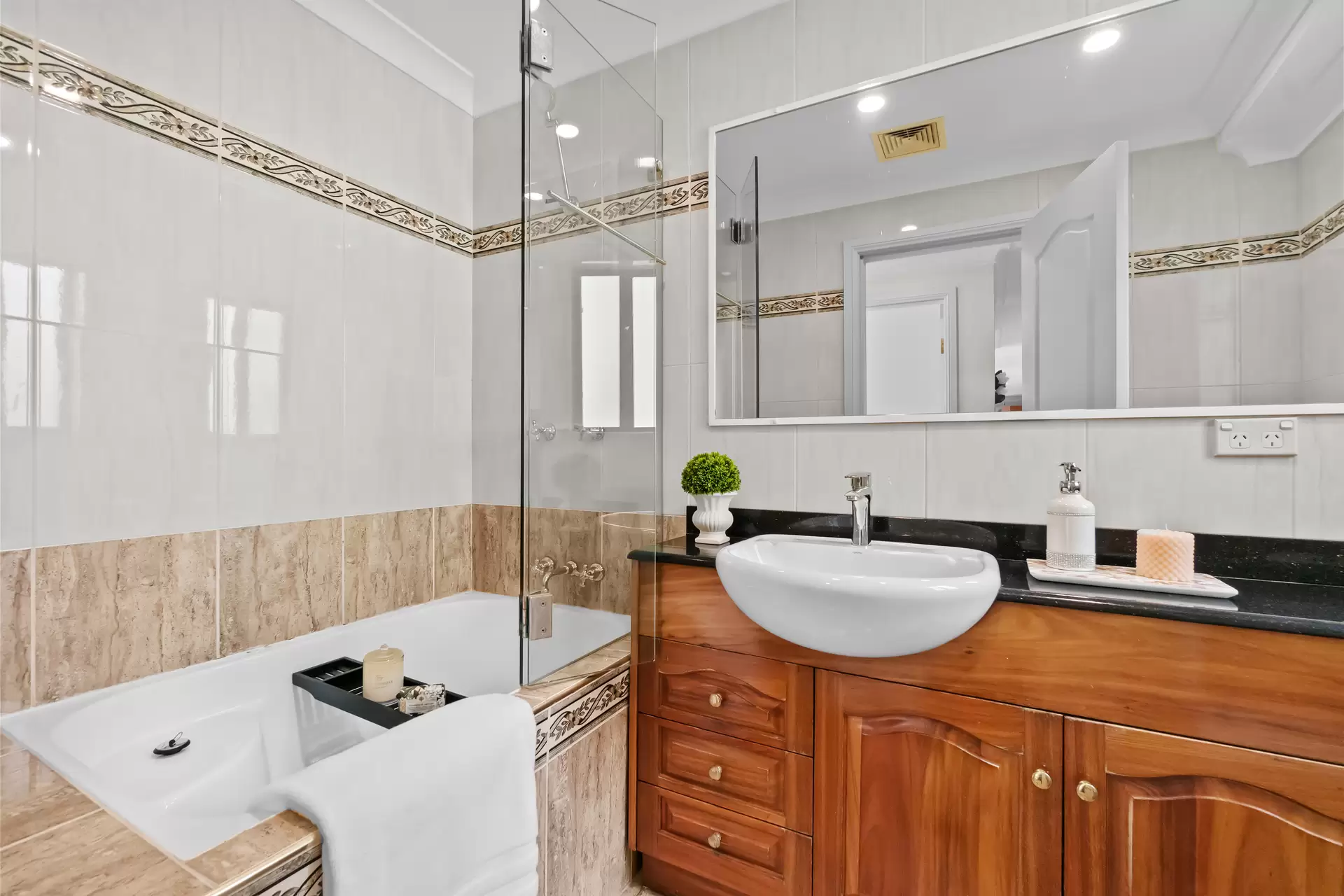 6 Cedar Grove, Frenchs Forest Sold by The Marshall Group - image 14