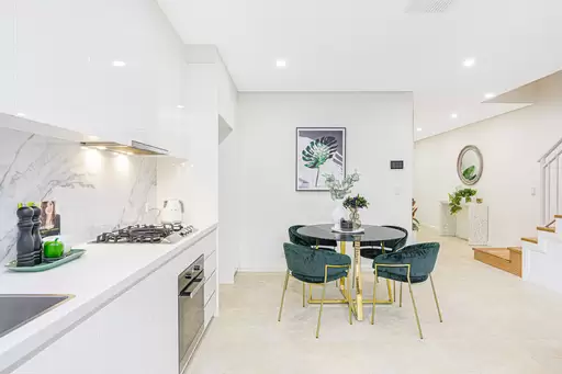 15/7-11 College Crescent, St Ives Sold by The Marshall Group