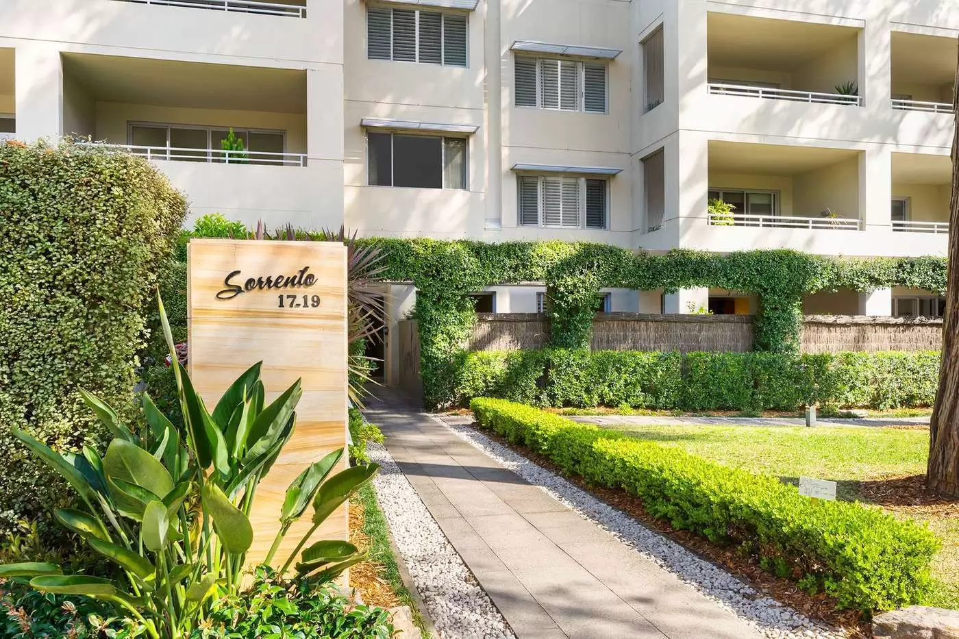 4/17-19 Newhaven Place, St Ives Sold by The Marshall Group - image 1