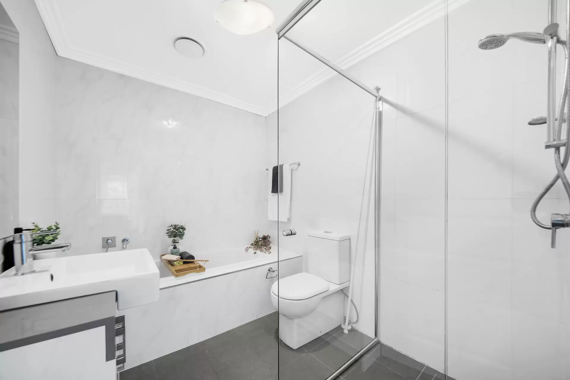 2/1 Warrangi Street, Turramurra Leased by The Marshall Group - image 6
