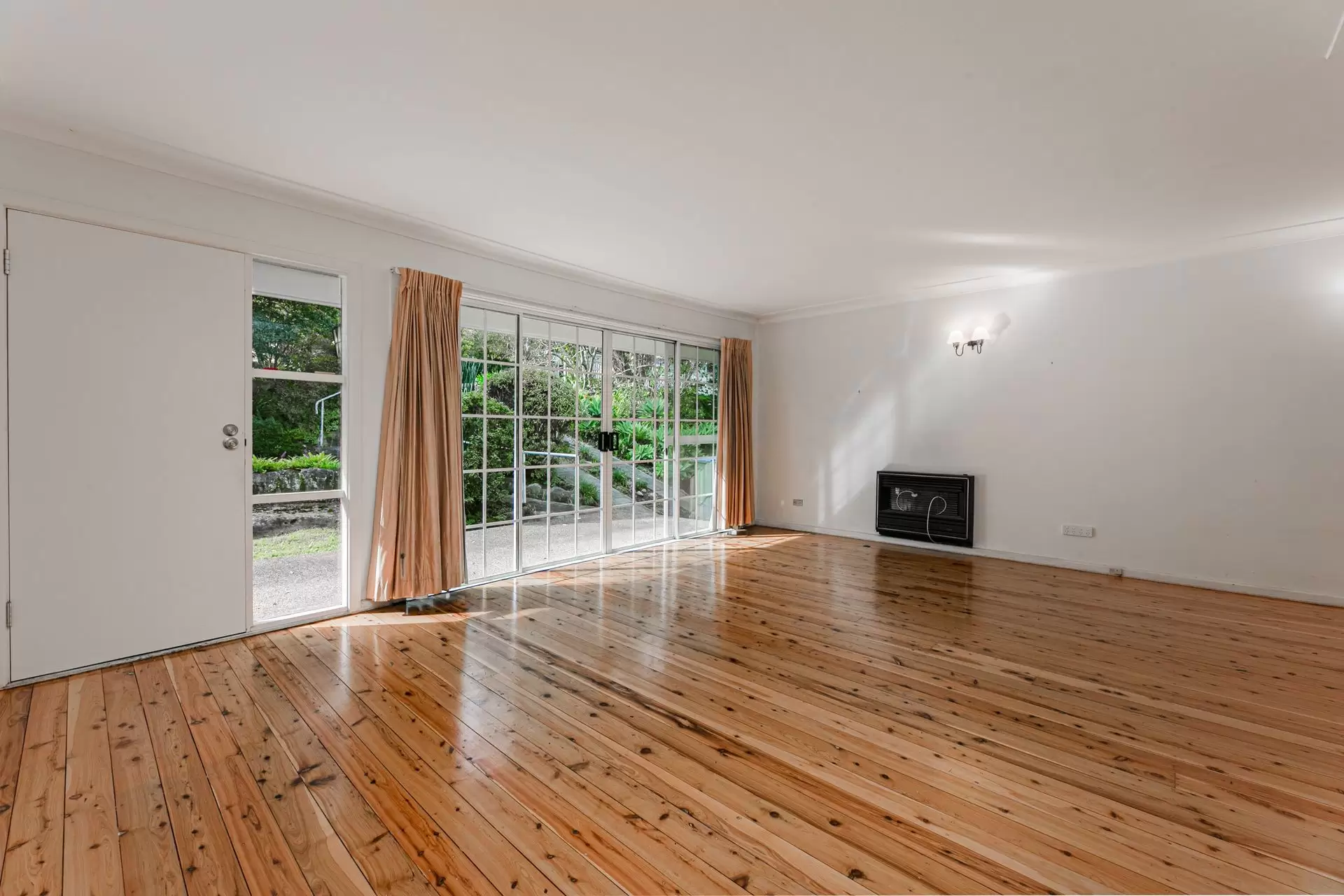 20 Curtin Avenue, Wahroonga Leased by The Marshall Group - image 2