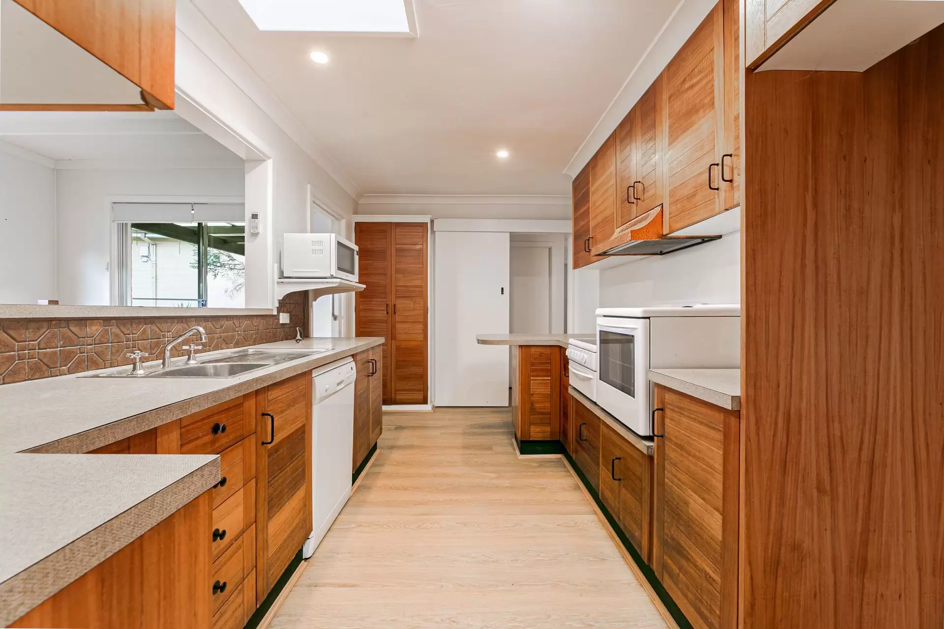 20 Curtin Avenue, Wahroonga Leased by The Marshall Group - image 3