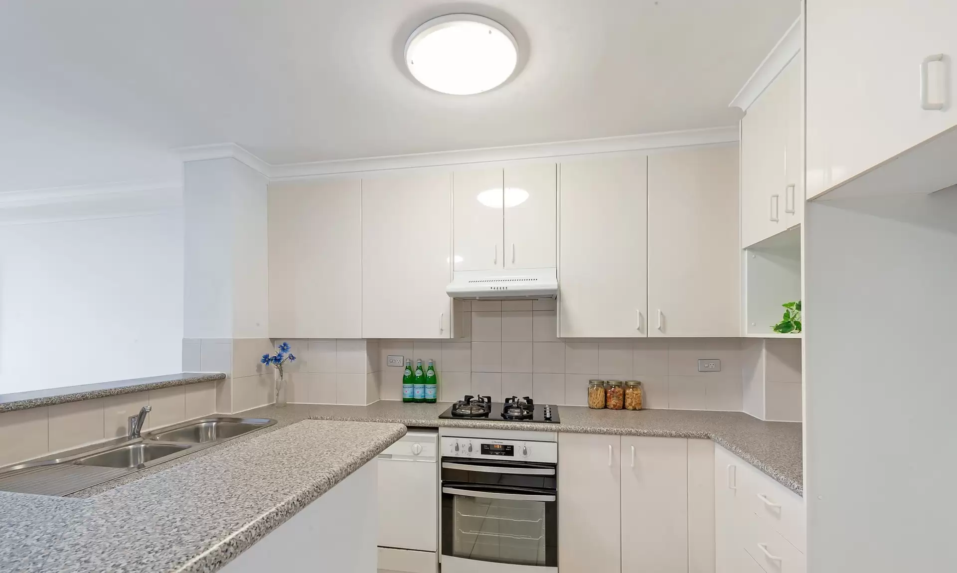94/2-26 Wattle Crescent, Pyrmont Leased by The Marshall Group - image 1