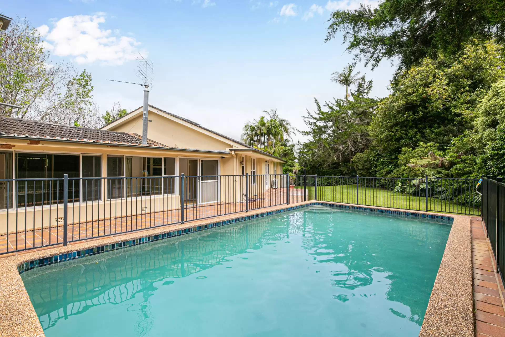 4 Maunder Avenue, St Ives Leased by The Marshall Group - image 1